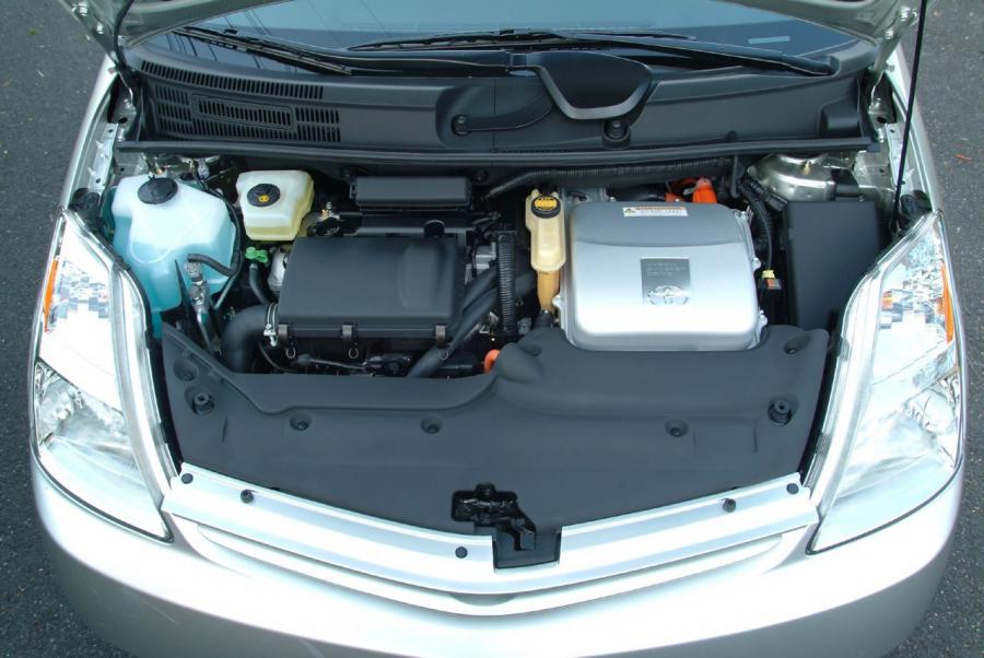  Toyota Prius 2004 года  (фото 24 из 48)